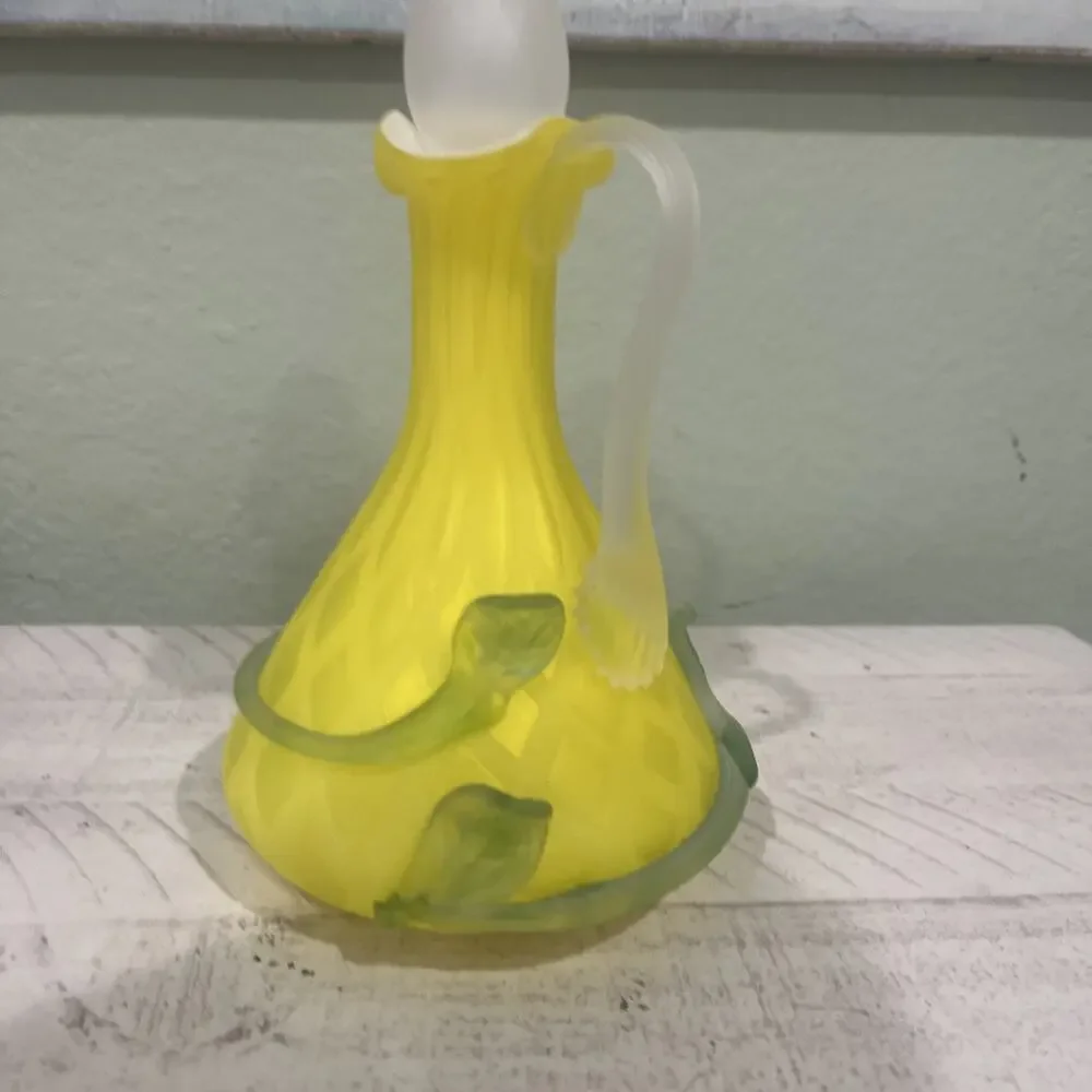 Fenton Burmese Yellow Cased Glass Diamond Pattern w/ Leaves – Damaged ‼️